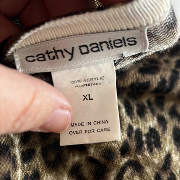 Cathy Daniels Leopard Print button Down Cardigan Size XL bling front - Picture 4 of 4